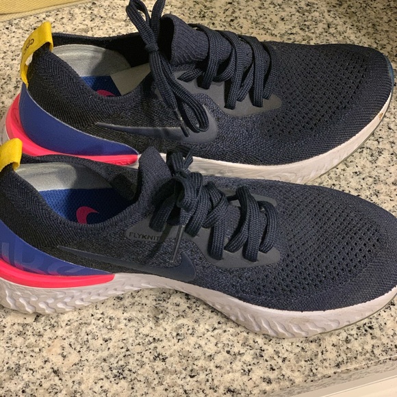navy blue nike react